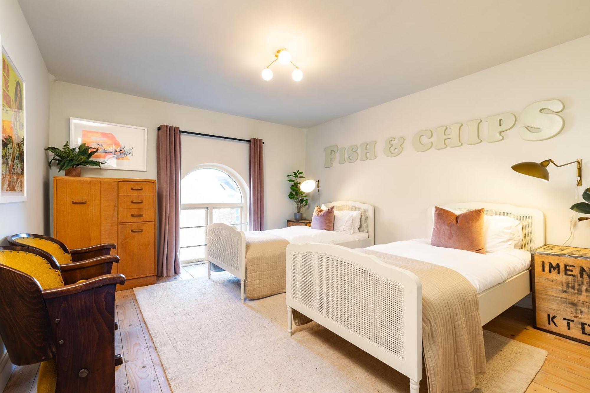 Stylish Seaside Home With King Beds And Parking Scarborough Kültér fotó